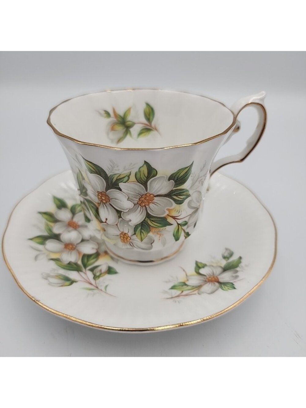 Vintage “Dogwood” Elizabethan England Teacup & Saucer Set -Fine Bone China